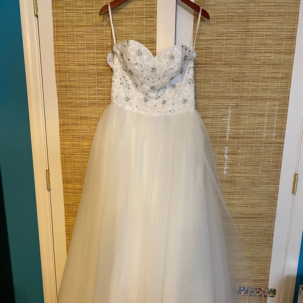 Wedding dress ivory size 6